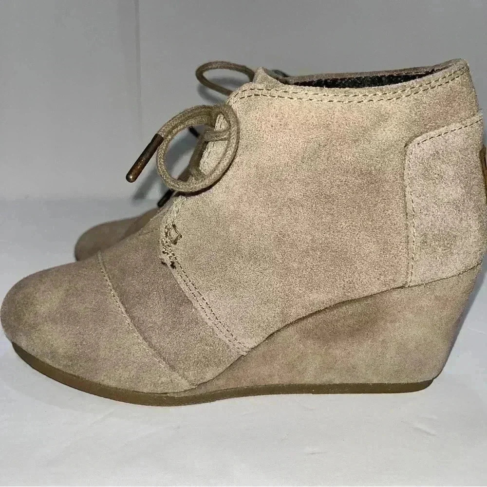 Toms Kayla Lace up Suede Wedge Bootie size 7W shoes - Picture 6 of 11